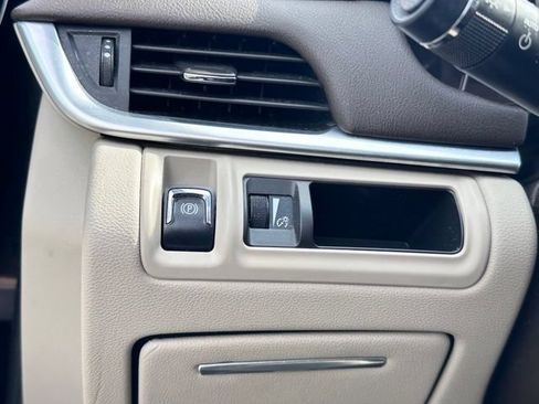 Used 2013 Cadillac XTS Luxury FWD image 21
