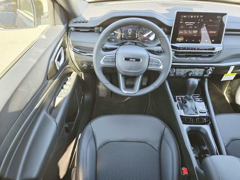 New 2026 Jeep Compass Latitude image 10