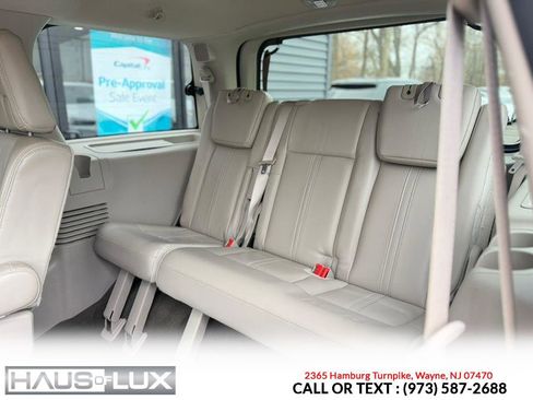 Used 2017 Lincoln Navigator Select image 16