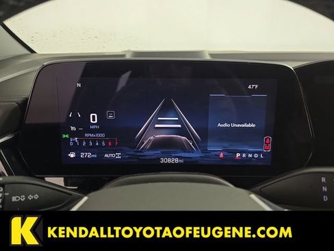 Used 2025 Chevrolet Suburban Z71 image 12