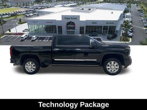 Used 2024 Chevrolet Silverado 3500 High Country w/ High Country Premium Package AWD/4WD image 4