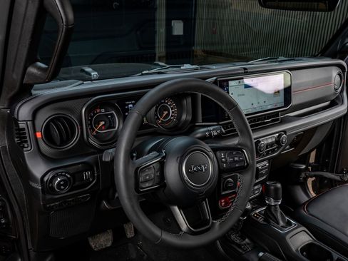 Used 2025 Jeep Gladiator Rubicon image 16