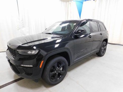 New 2025 Jeep Grand Cherokee Limited w/ Black Appearance Package image 16