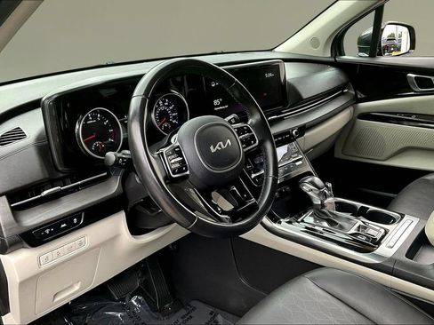 Used 2022 Kia Carnival EX FWD image 16