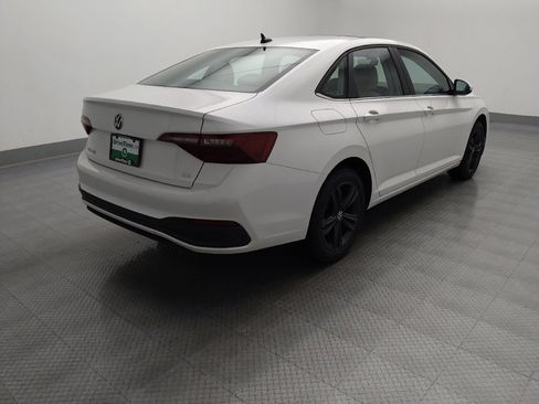 Used 2023 Volkswagen Jetta SE w/ Panoramic Sunroof Package FWD image 9