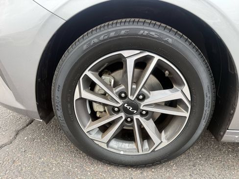 Used 2024 Kia Forte LXS FWD image 11