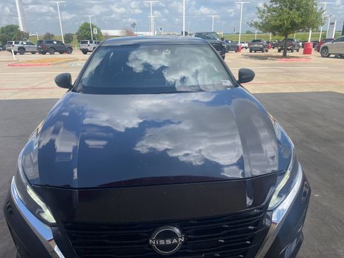 Used 2024 Nissan Altima 2.5 SV image 3