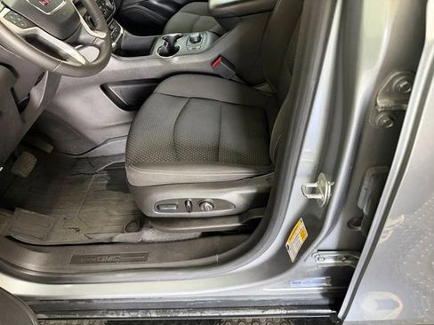 Used 2023 GMC Terrain SLE w/ Driver Convenience Package FWD image 17