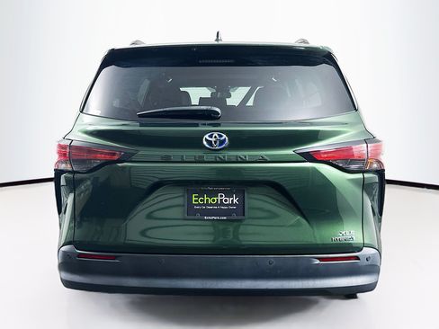 Used 2021 Toyota Sienna XLE FWD image 7