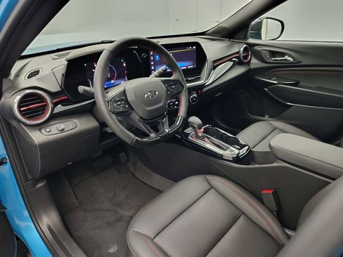 Used 2025 Chevrolet Trax RS w/ Sunroof Package image 43