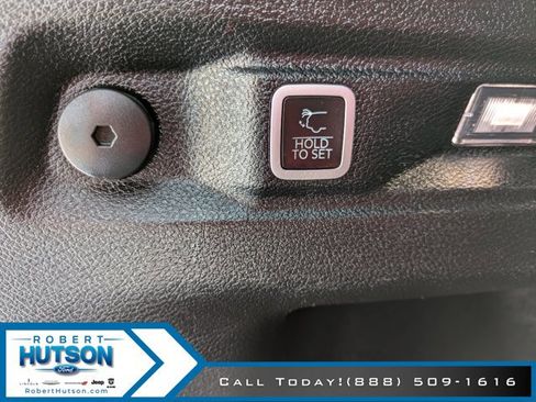 Used 2023 Jeep Grand Cherokee L Laredo image 13