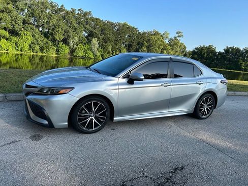 Used 2021 Toyota Camry SE FWD image 2