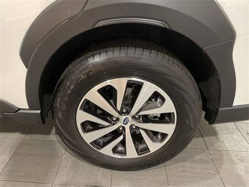 Certified 2025 Subaru Outback Premium w/ Popular Package #1A image 9