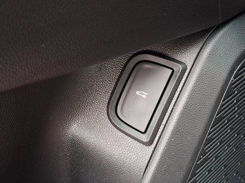 Used 2025 Chevrolet Equinox ACTIV w/ Safety and Technology Package FWD image 26