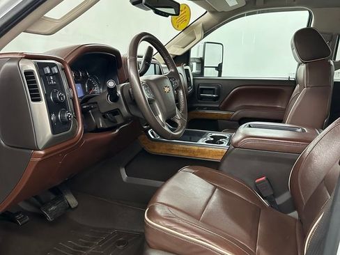 Used 2015 Chevrolet Silverado 2500 High Country w/ High Country Premium Package AWD/4WD image 10