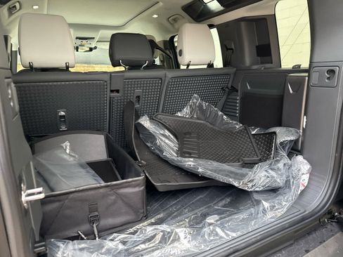 Used 2026 Land Rover Defender 110 S image 15