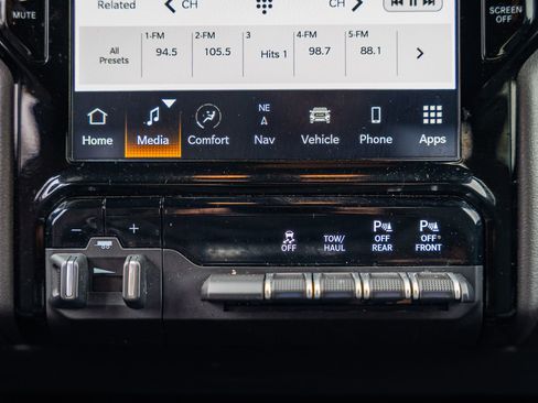 Used 2024 RAM 2500 Big Horn w/ Sport Appearance Package image 29