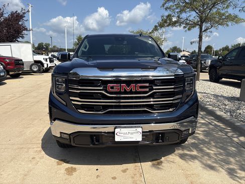 Used 2022 GMC Sierra 1500 SLT w/ SLT Convenience Package AWD/4WD image 8
