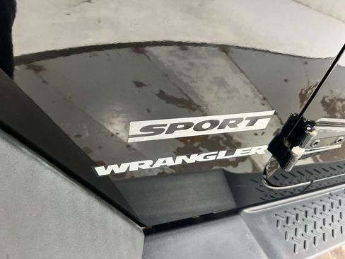 Used 2016 Jeep Wrangler Sport w/ Quick Order Package 24S AWD/4WD image 22