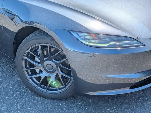 Used 2025 Tesla Model 3 Long Range AWD/4WD image 27