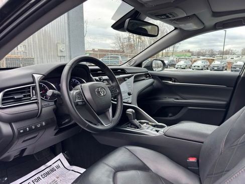 Used 2019 Toyota Camry XLE image 10