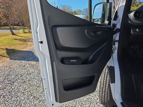Used 2025 Mercedes-Benz Sprinter 2500 image 20