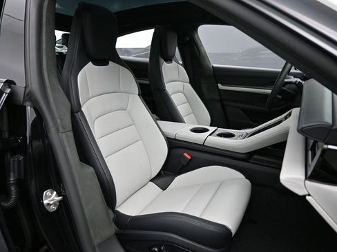 New 2026 Porsche Taycan Turbo image 32
