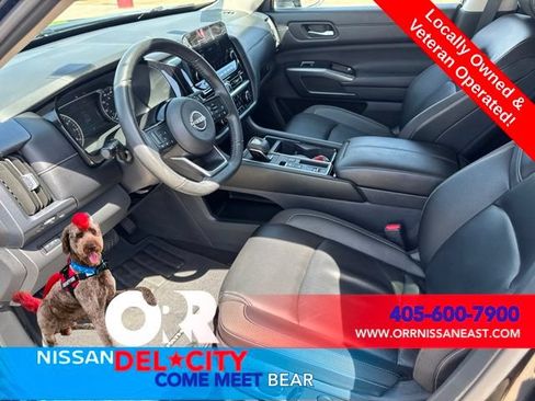 Used 2025 Nissan Pathfinder SL FWD image 15