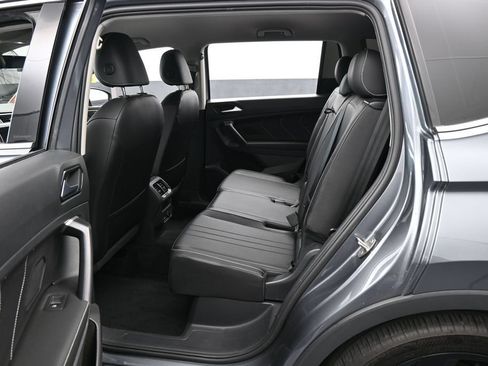 Used 2023 Volkswagen Tiguan SE FWD image 29