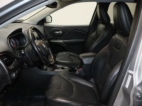 Used 2020 Jeep Cherokee Limited image 16