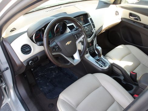 Used 2015 Chevrolet Cruze LT image 10