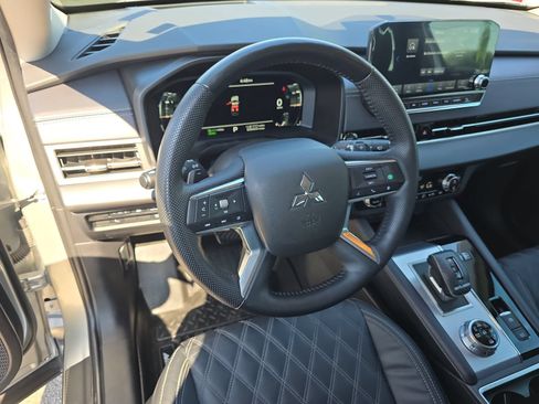 Used 2023 Mitsubishi Outlander SEL AWD/4WD image 13
