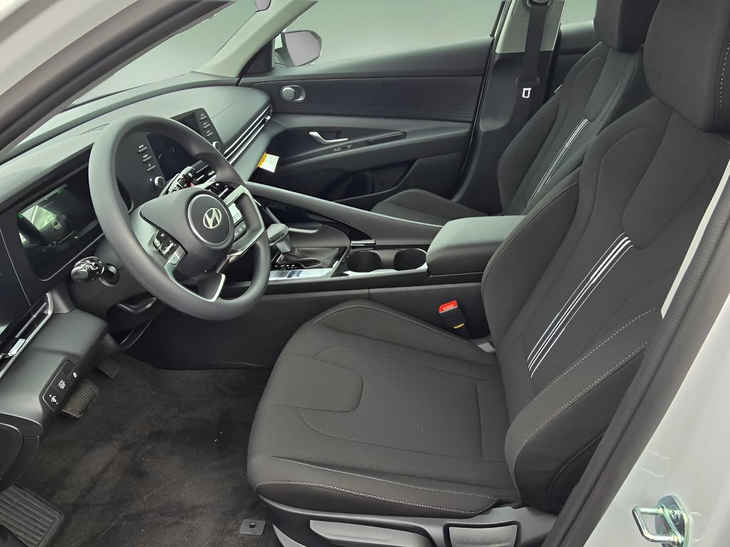 Used 2026 Hyundai Elantra Hybrid FWD image 13
