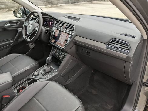 Certified 2021 Volkswagen Tiguan SE image 21