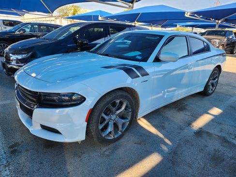 Used 2017 Dodge Charger SXT w/ Rallye Group image 2