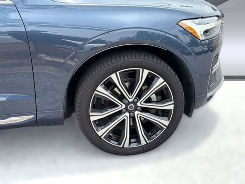 Used 2023 Volvo XC60 B5 Ultimate w/ Climate Package FWD image 12