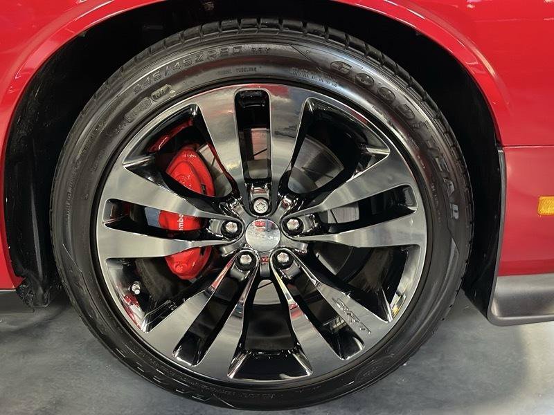 Used 2013 Dodge Challenger SRT8 w/ Harman Kardon Audio Group RWD image 17
