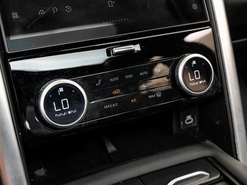 Used 2023 Land Rover Discovery S R-Dynamic image 31