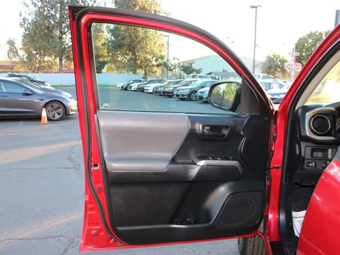 Used 2019 Toyota Tacoma SR5 image 11