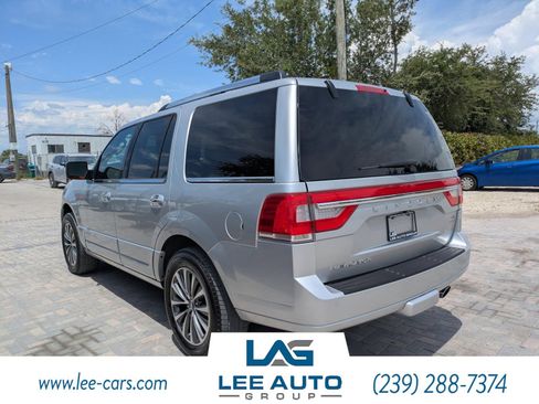 Used 2017 Lincoln Navigator Select RWD image 5