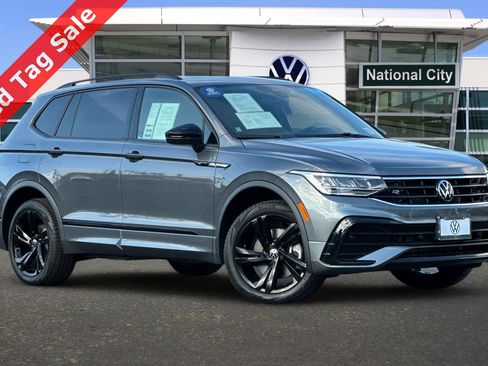Certified 2024 Volkswagen Tiguan SE R-Line image 2