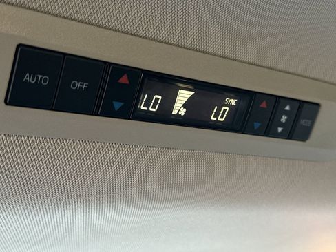 Used 2023 Toyota Sienna XLE image 13