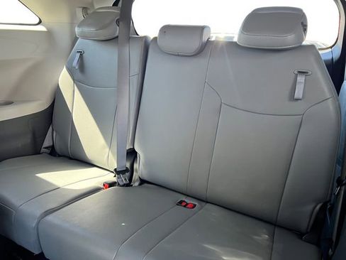 Certified 2023 Toyota Sienna XLE FWD image 21