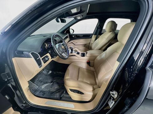 Used 2023 Porsche Cayenne AWD/4WD image 21