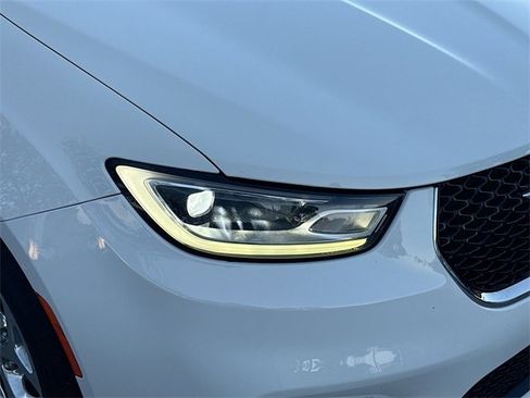 Used 2021 Chrysler Pacifica Limited image 35