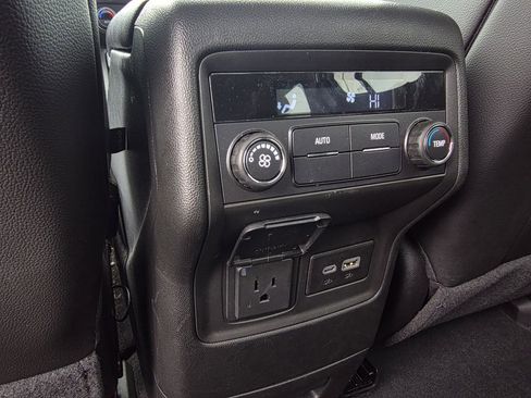 Used 2023 GMC Acadia SLT w/ Elevation Edition image 24