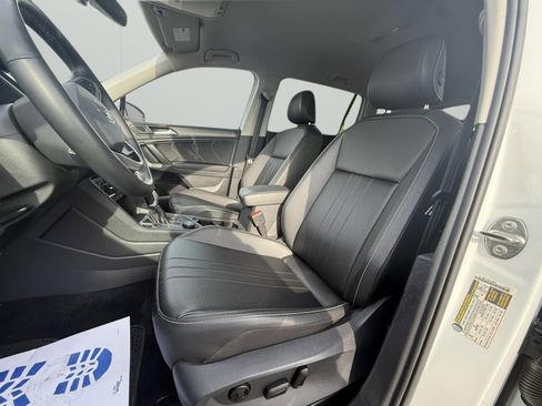 Used 2024 Volkswagen Tiguan SE AWD/4WD image 9