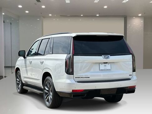 Used 2021 Cadillac Escalade Sport Platinum AWD/4WD image 3