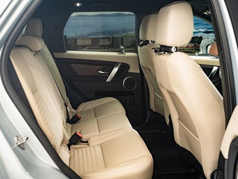 Used 2022 Land Rover Discovery Sport SE image 32