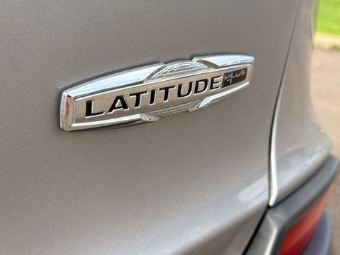 Used 2019 Jeep Cherokee Latitude Plus w/ Comfort/Convenience Group FWD image 13
